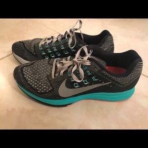 Nike We Run San Francisco Structure 18 9.5